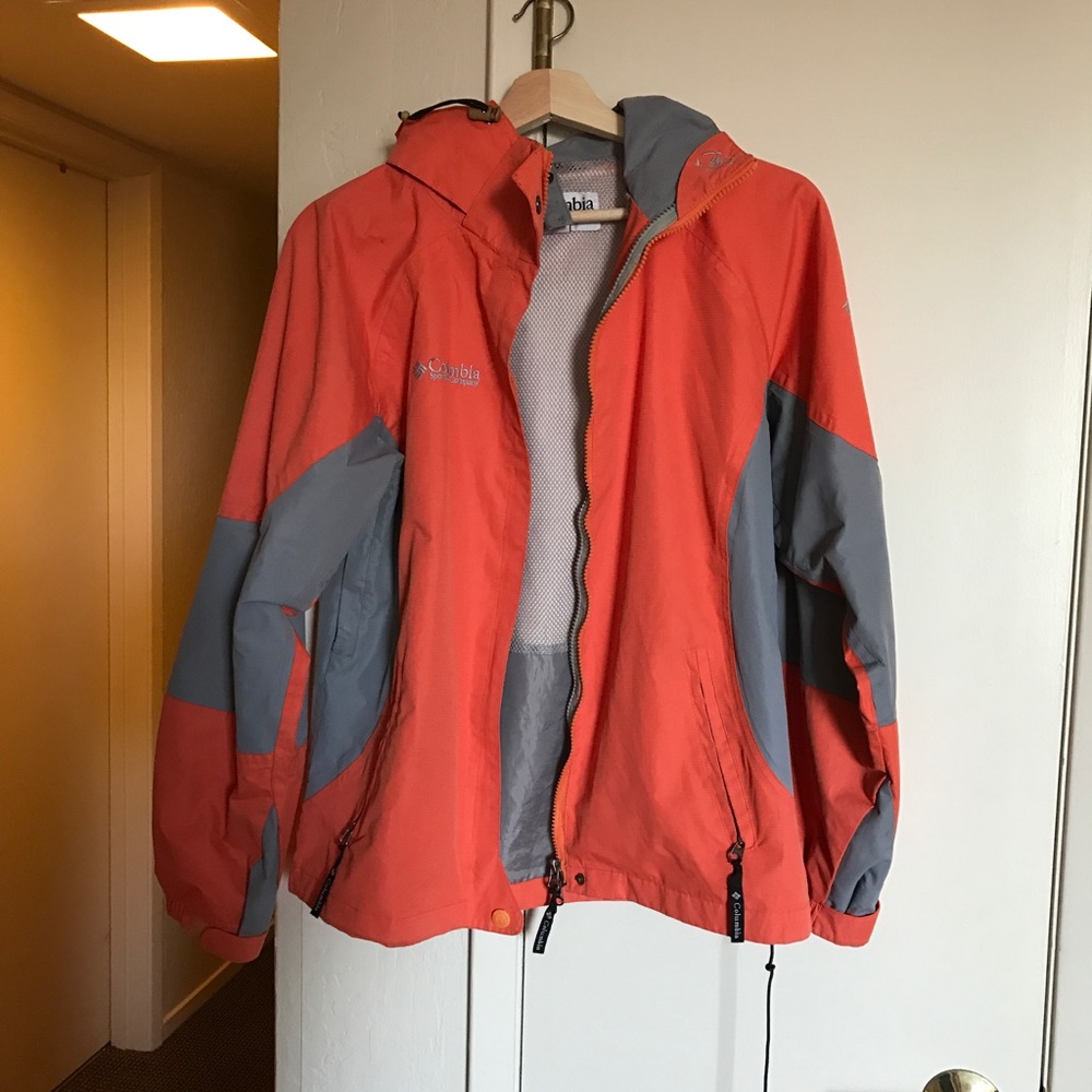 100% waterproof Columbia ski jacket